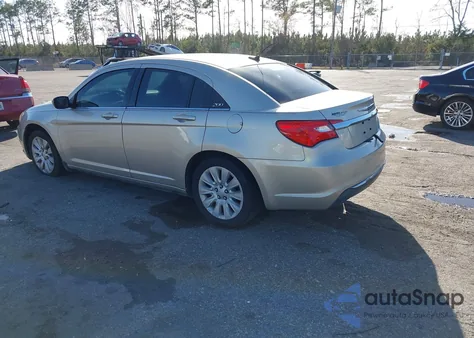 2014 Chrysler 200 Lx z USA, uszkodzony, nr VIN 1C3CCBAB8EN146712